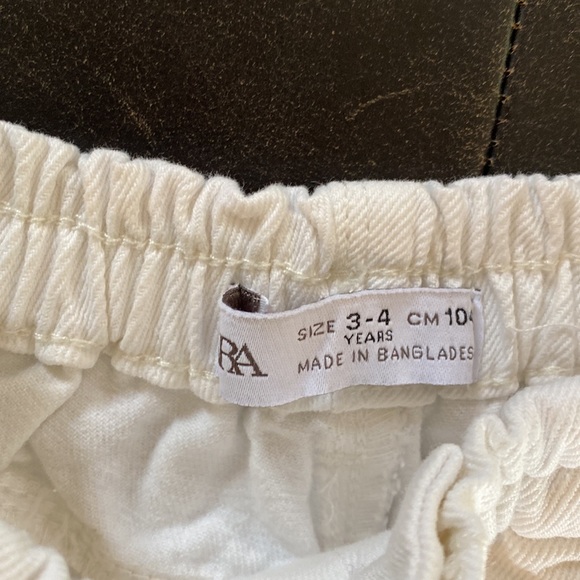 Zara White Denin Cutoffs - Picture 3 of 4